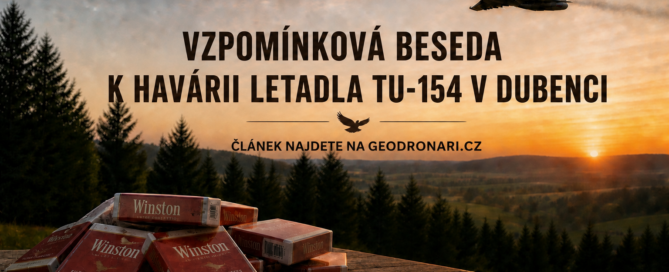 Grafika s letadlem a krabičkami cigaret: „Vzpomínková beseda k havárii letadla Tu-154 v Dubenci“. Článek na geodronari.cz
