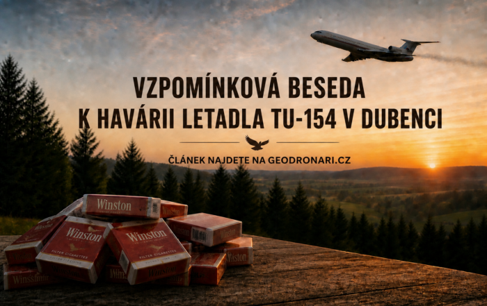 Grafika s letadlem a krabičkami cigaret: „Vzpomínková beseda k havárii letadla Tu-154 v Dubenci“. Článek na geodronari.cz