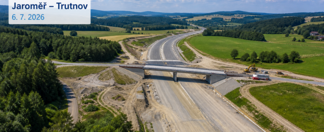 Letecký pohled na výstavbu dálnice D11 v úseku Hermanice–Střítež mezi Jaroměří a Trutnovem, 6. 7. 2026